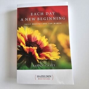 🟠 4 for $25 🟠  EACH DAY A NEW BEGINNING - DAILY MEDITATIONS FOR WOMEN